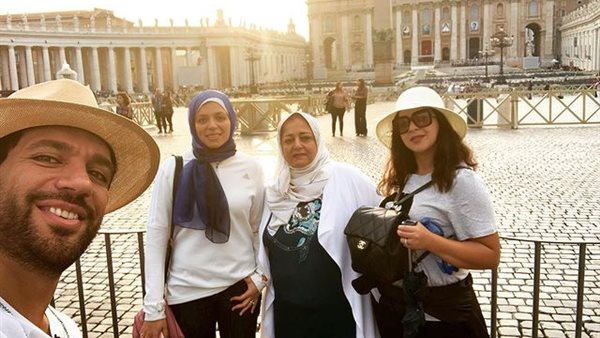 حسن الرداد ووالدته