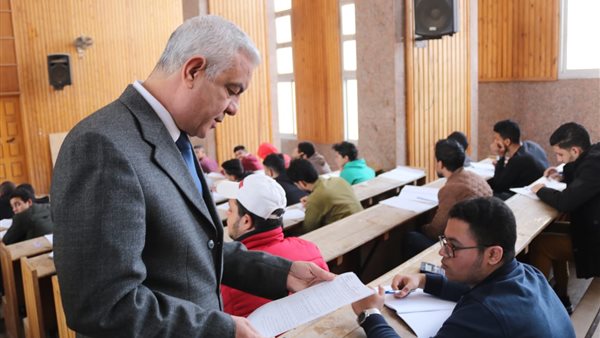 عادل مبارك رئيس جامعة