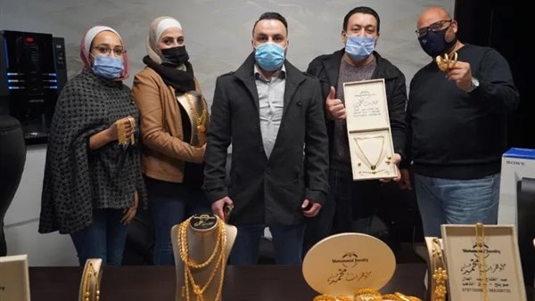 رجل اعمال اردنى يوزع