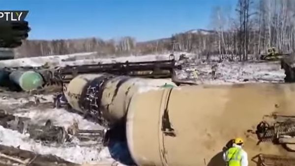 قطار يحمل صهاريج