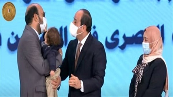 تكريم الرئيس للطبيب