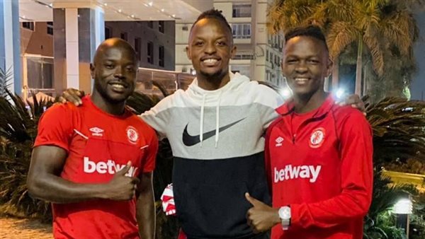 بواليا مع لاعبى نكانا