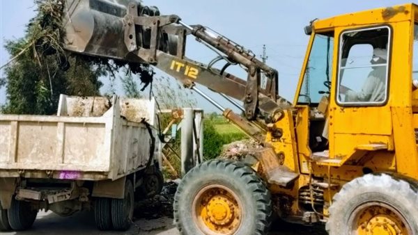 جانب من أعمال رفع