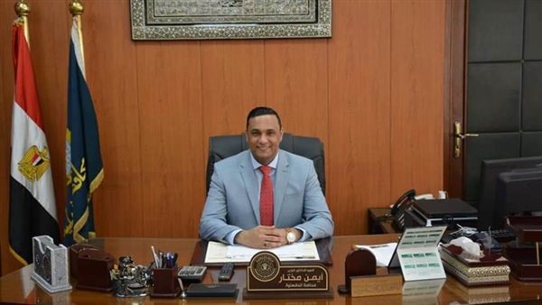 الدكتور أيمن مختار