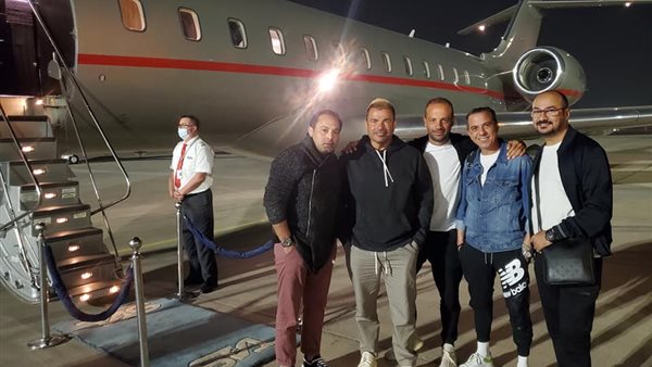 الهضبة واصدقاءه