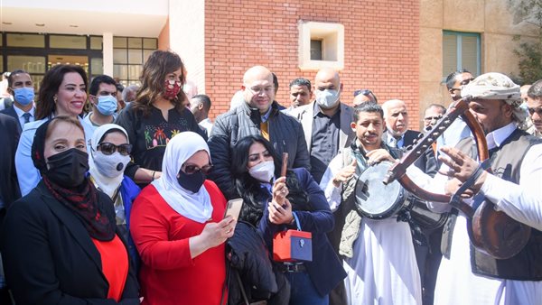 زيارة وزيرة الهجرة