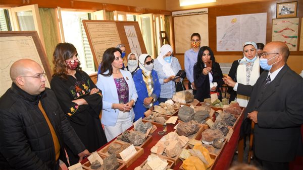 وزيرة الهجرة 