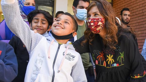 وزيرة الهجرة تلتقط