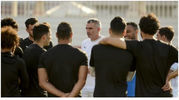 كارتيرون مع لاعبى