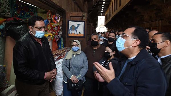 رئيس الوزراء يستمع