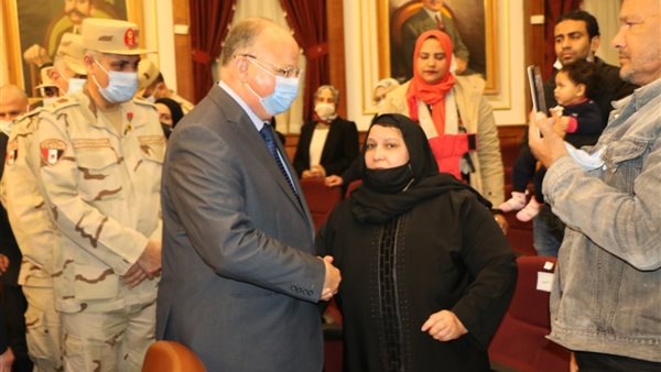محافظ القاهرة يكرم
