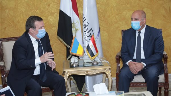 وزير النقل وسفير