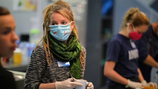 فيروس كورونا يتفشى