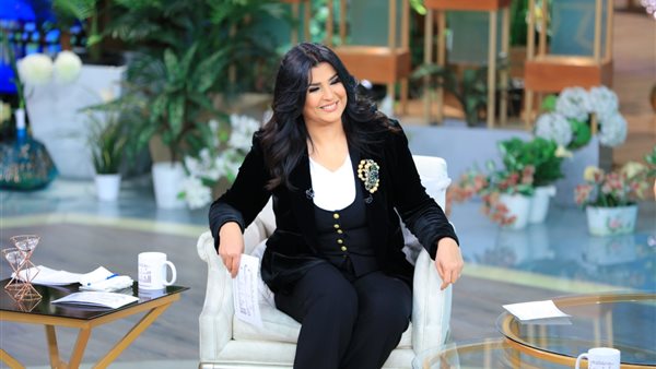 الاعلامية منى الشاذلى