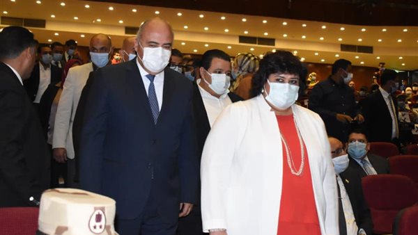 وزيرة الثقافة ومحافظ