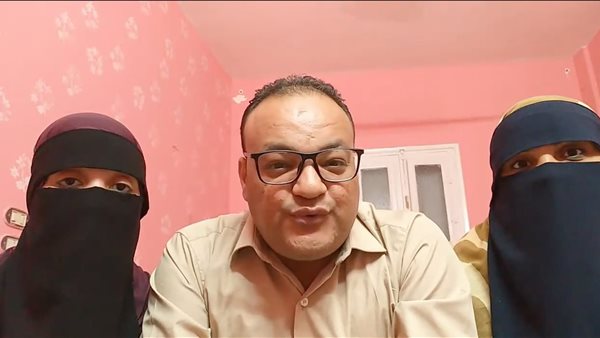 مصطفى وزوجتيه 