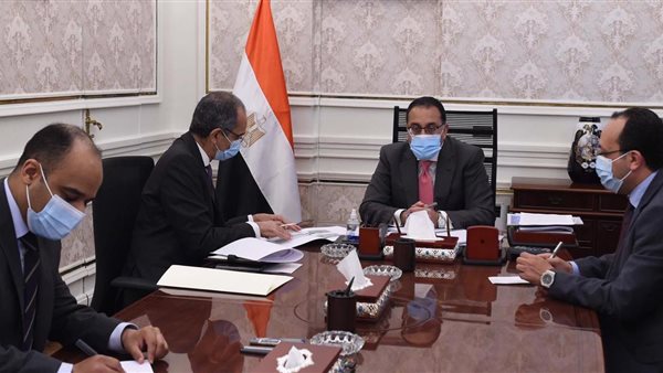 رئيس الوزراء مع وزير