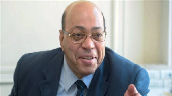 الدكتور شاكر عبد