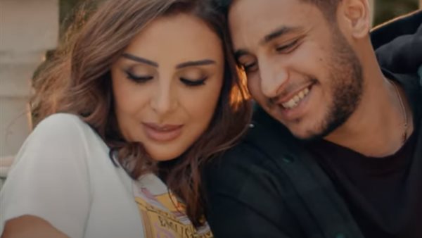 أنغام وابنها 