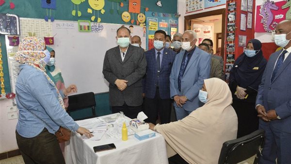 محافظ أسيوط خلال