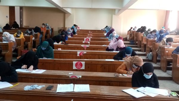 جانب من الامتحانات