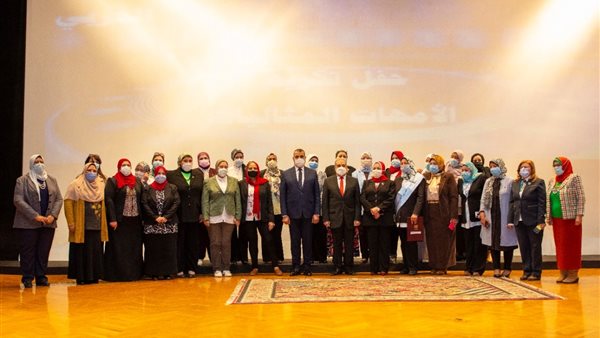 الوزير يكرم الامهات