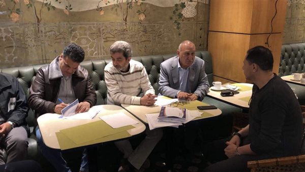 جانب من توقيع إيهاب