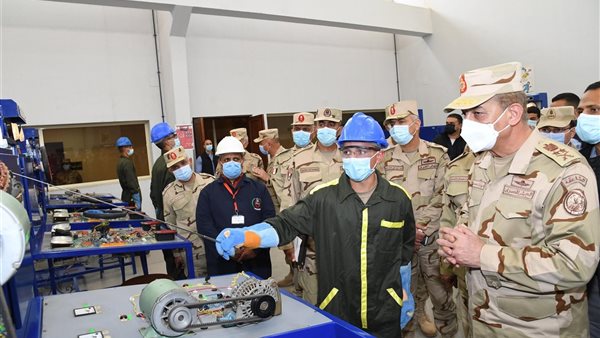 وزير الدفاع يتفقد