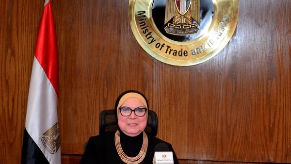 وزيرة الصناعة