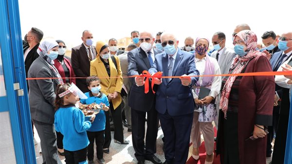 خلال افتتاح المدرسة