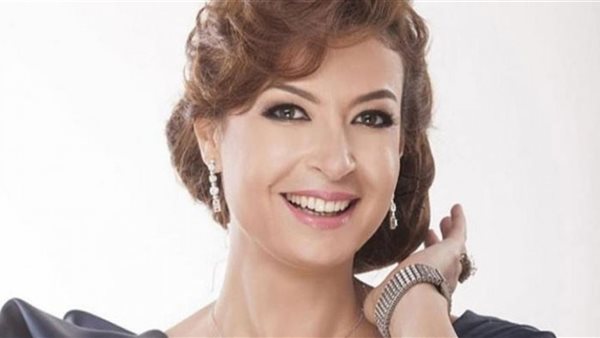 الاعلامية منال سلامة