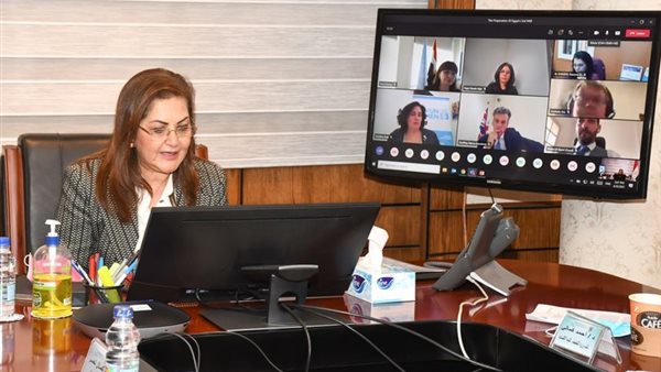 وزيرة التخطيط بالاجتماع