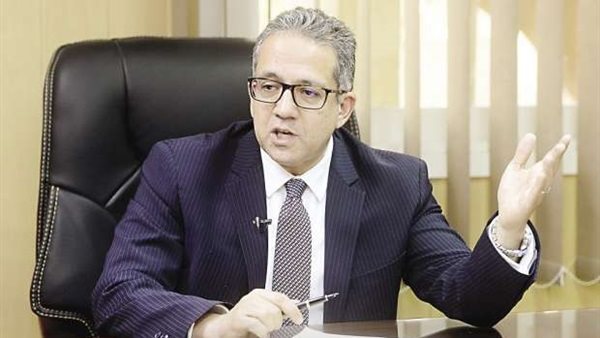 وزير السياحة والاثار