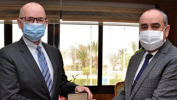 وزير الطيران وسفير