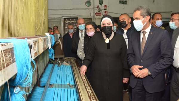 وزيرة الصناعة ومحافظ