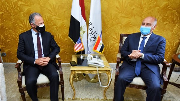 وزير النقل والسفير