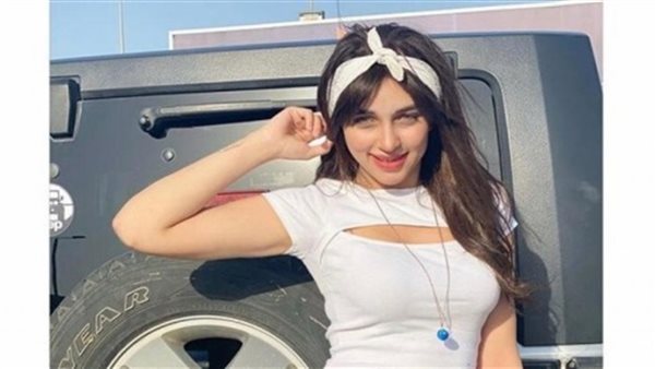 منار سامي- فتاة التيك