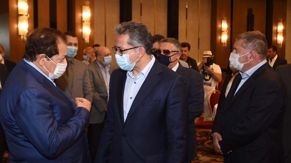 وزير السياحة وقطاع