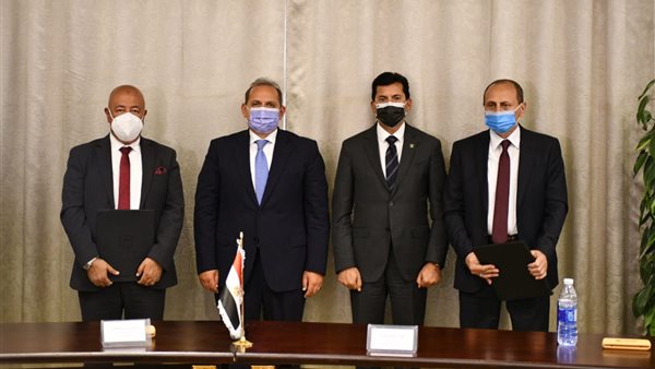 جانب من توقيع البروتوكول