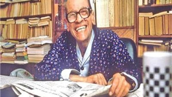 الروائى نجيب محفوظ