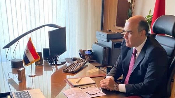  السفير حاتم عبد