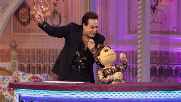 حكيم برفقة أبلة فاهيتا