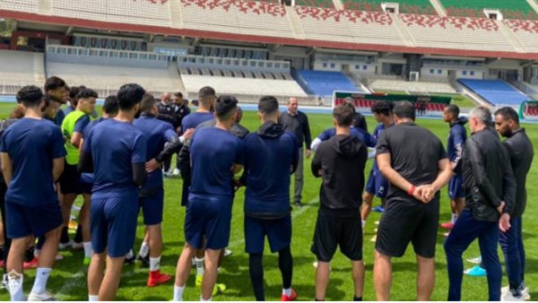 هشام ابراهيم مع اللاعبين