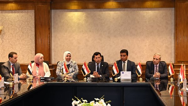 وزير الشباب والرياضة