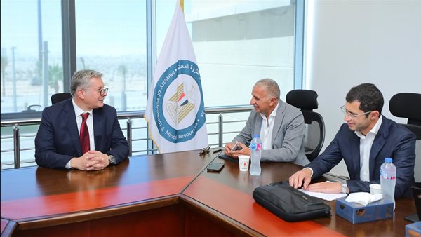 وزير البترول خلال