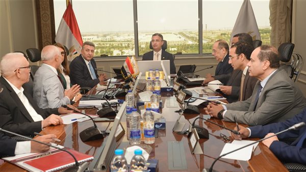 جانب من اجتماع وزير