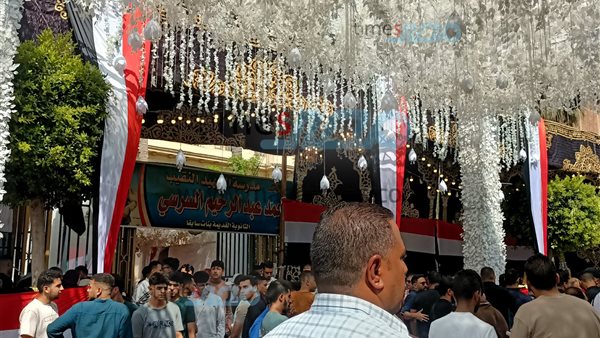 توافد المواطنين على