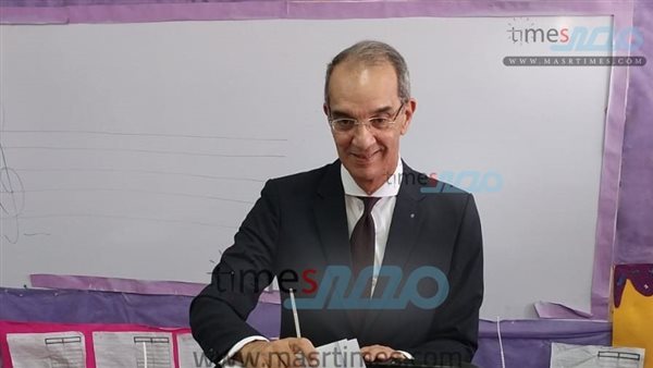  وزير الاتصالات يدلي