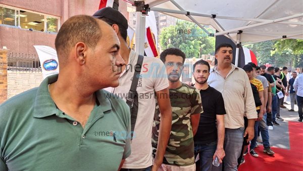 إقبال على لجنة كلية