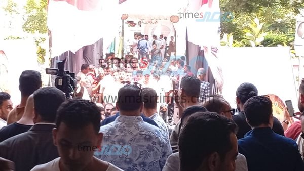 توافد المواطنين على